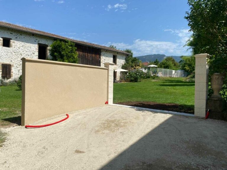 Création d’un mur de clôture en maçonnerie extérieure par Nature Pro Concept à Saint-Romans en Isère