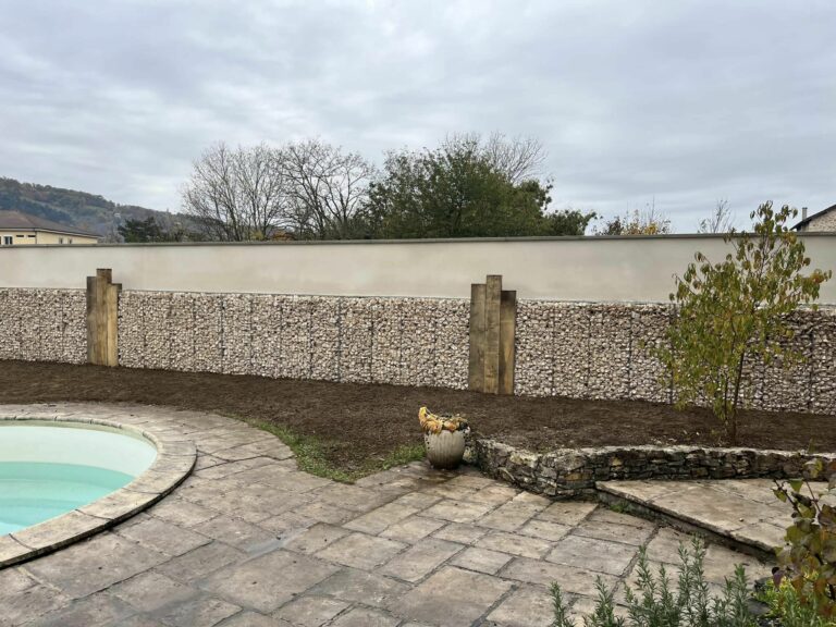 Parement en gabion calcaire 40/80 avec couvertine plate WESER