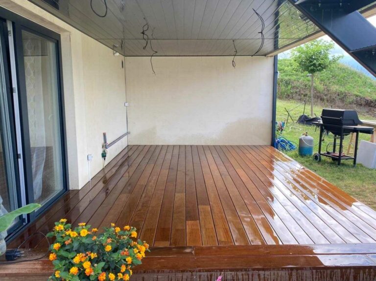 Terrasse bois IPE et plafond extérieur en lambris PVC à Saint-Just-de-Claix
